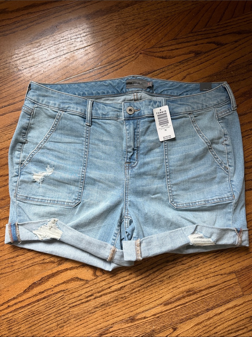 Torrid Light Wash Denim Rolled Cuff Jean Shorts NWT